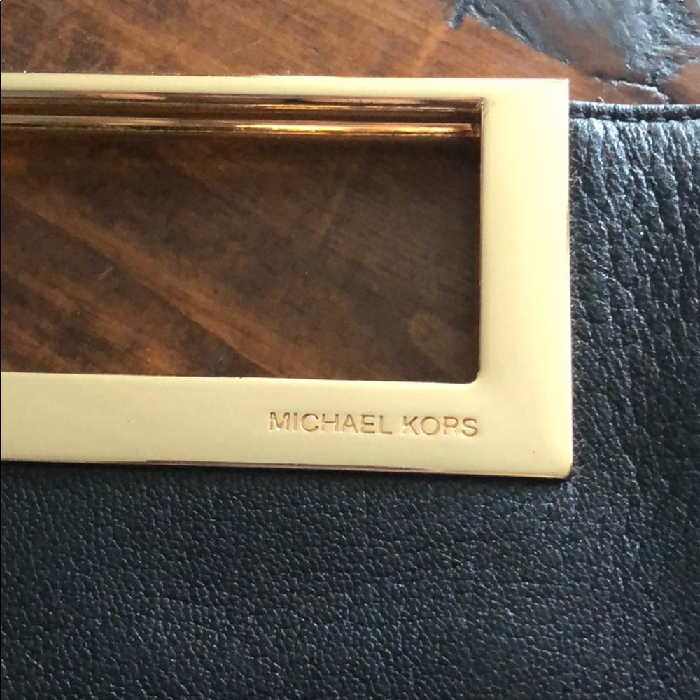 Michael Kors Berkley black leather clutch - Picture 3 of 7